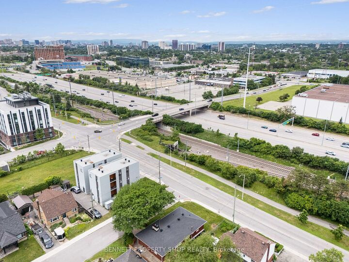 Property Photo: 1305 Avenue N Avenue ON K1G 0A7