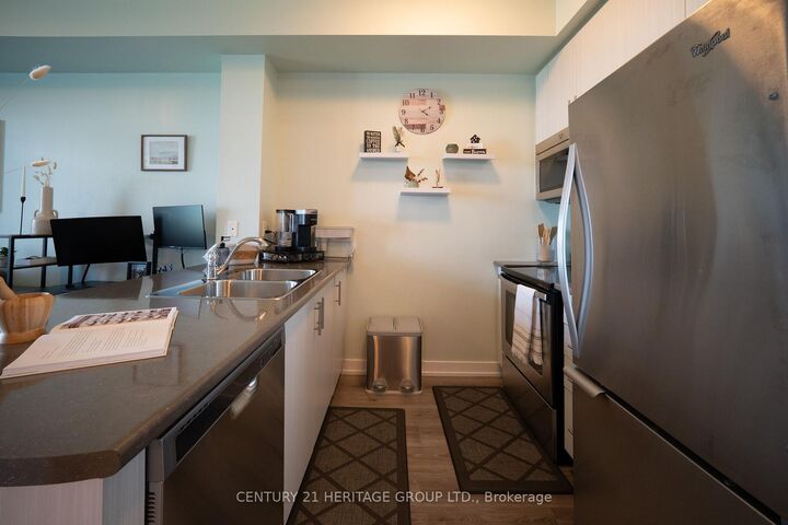 Photo de la propriété: 35 Southshore Crescent 301 ON L8E 0J2