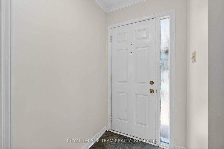 Property Photo: 6 Shetland Way ON K2M 1P5