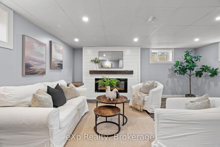 Property Photo: 236 Sydenham Street ON N7G 1V3