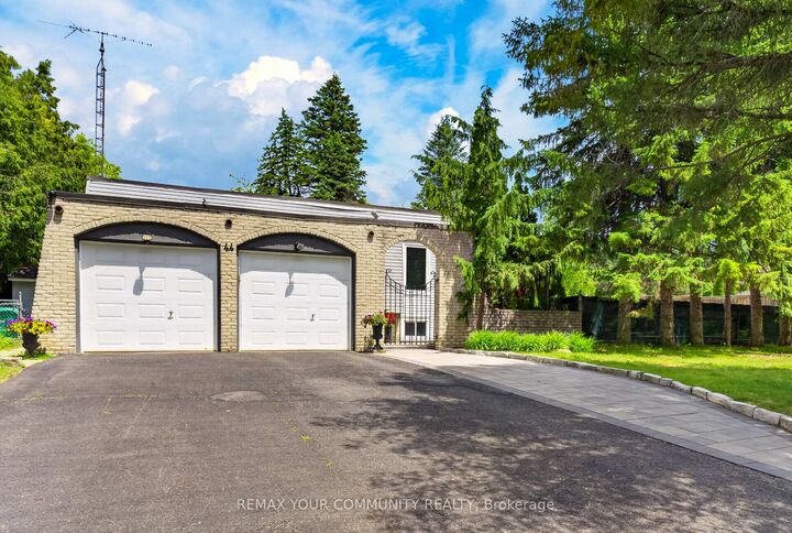 Property Photo: 44 Pineridge Drive ON L7E 0M4