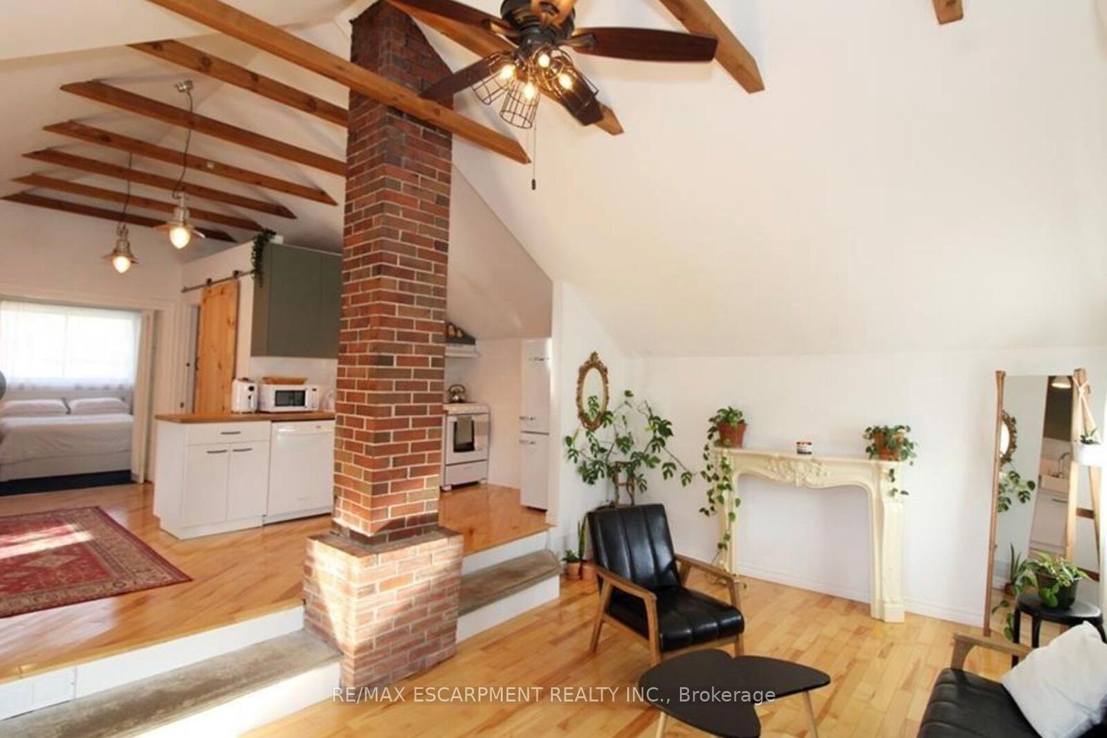 Property Photo:  32 Rodman Street Upper Unit  ON L2R 5E1 