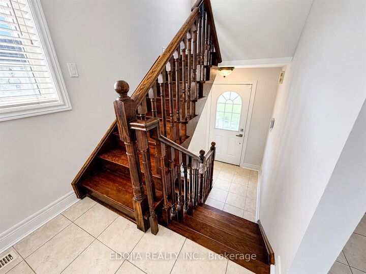 Property Photo: 215 16th Avenue 14 ON L4C 0T8