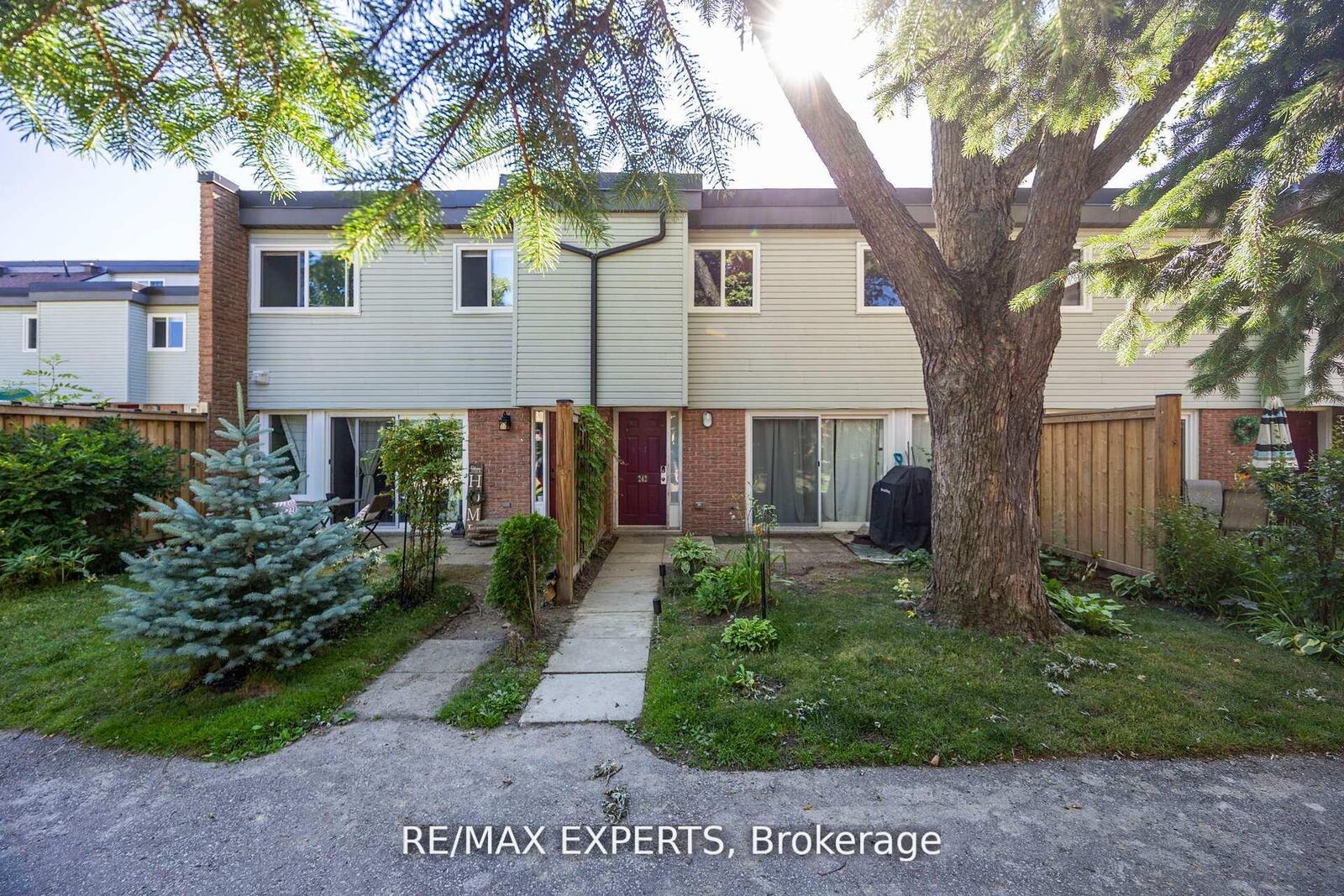 Property Photo: 242 Milestone Crescent ON L4G 3M2