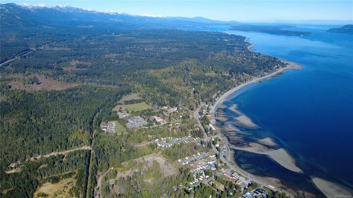 Property Photo: 6050 Island Hwy #B BC V9K 2E1