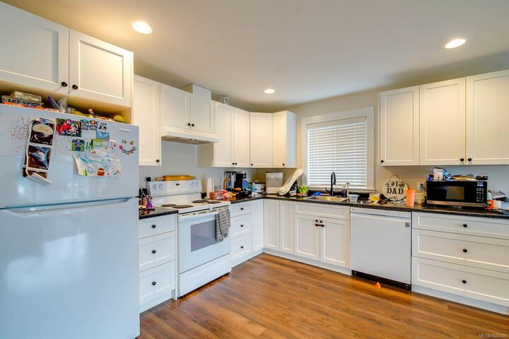 Property Photo: 2615 5th Ave BC V9Y 2G2