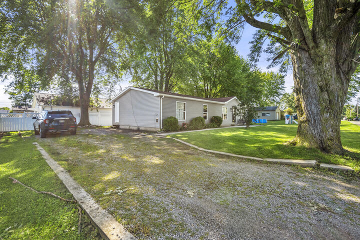 Property Photo:  7452 Edison Street  OH 43348 