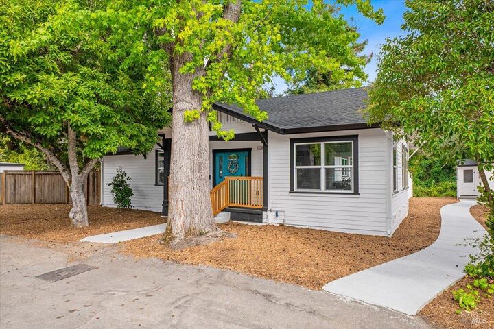 Property Photo:  1524 Fair Oaks Court  CA 95404 