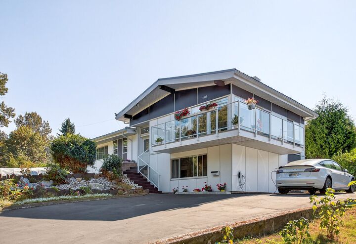 Property Photo: 11906 100 Avenue BC V3V 2W1
