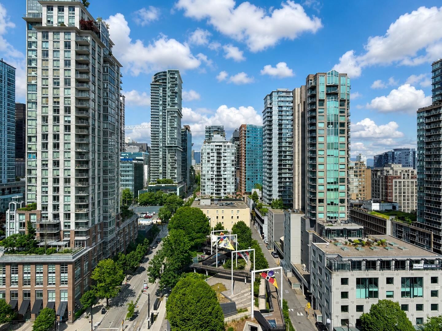 Property Photo:  928 Richards Street 1702  BC V6B 6P6 