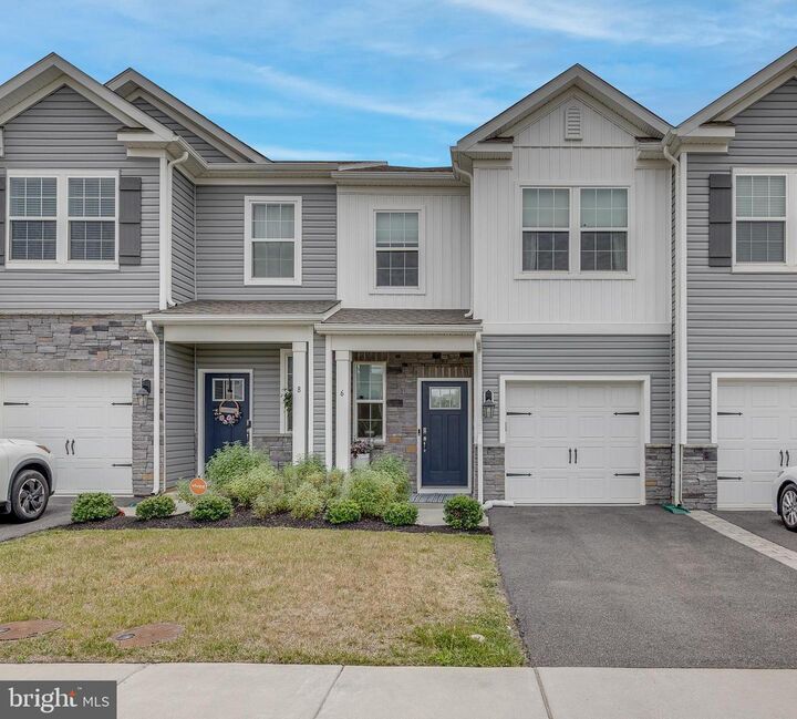 Property Photo:  6 Nelsons Way  NJ 08060 