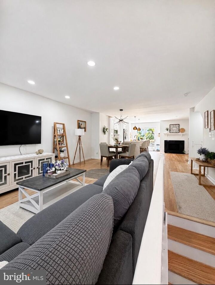 Property Photo:  100 Rugby  VA 22406 