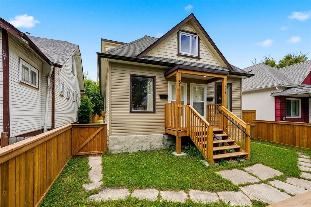 Property Photo: 556 Redwood Avenue West MB R2W 1T1
