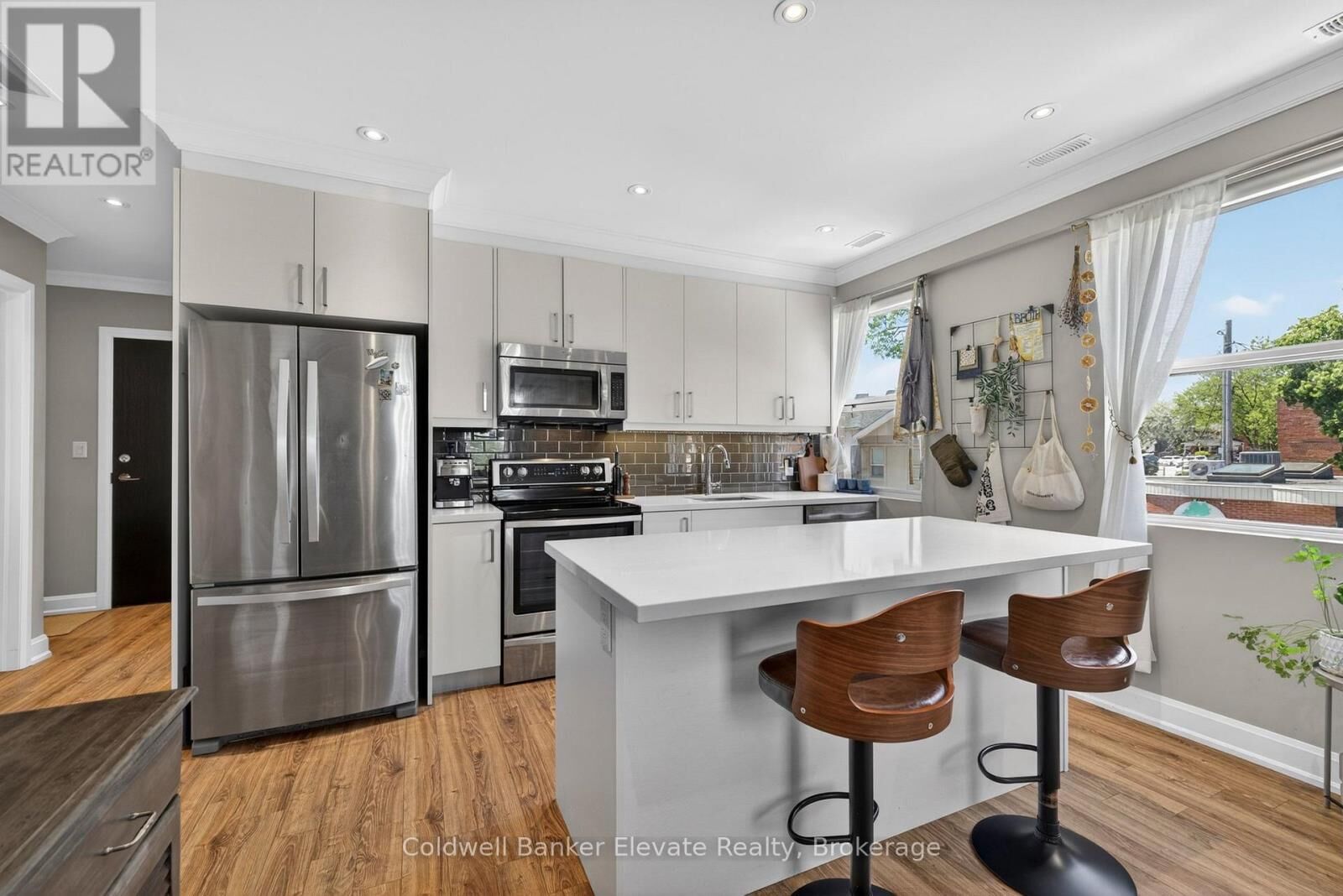 Property Photo:  2 King Street West 205  ON L9H 6Z1 