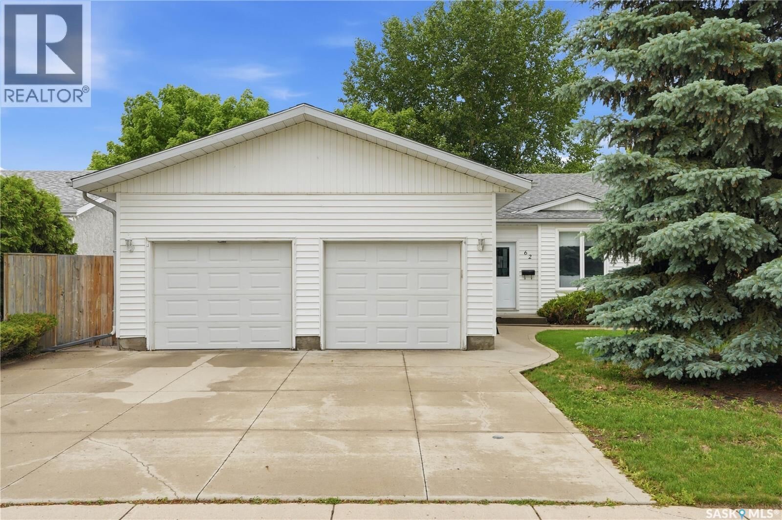 Property Photo:  62 Robinson Crescent  SK S7L 6N9 