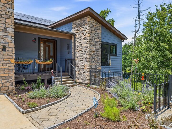 Property Photo:  11 Timber Hill Drive  NC 28748 