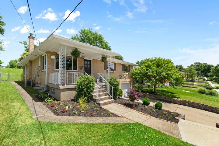 Property Photo:  3176 Dickinson Avenue  OH 45211 
