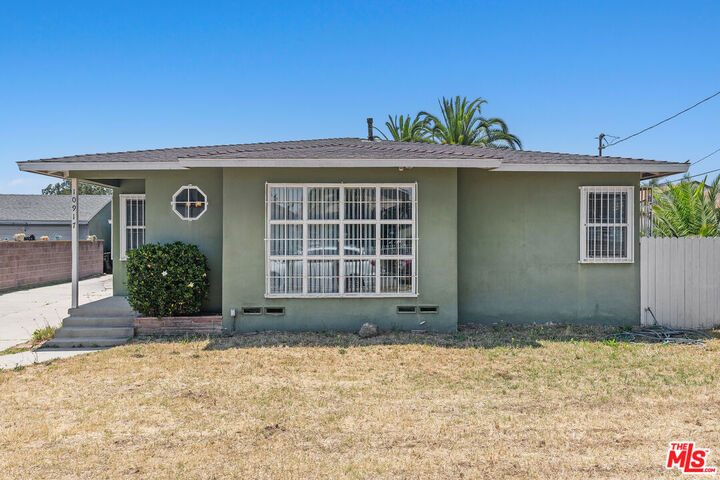 Property Photo: 10917 S Osage Ave CA 90304