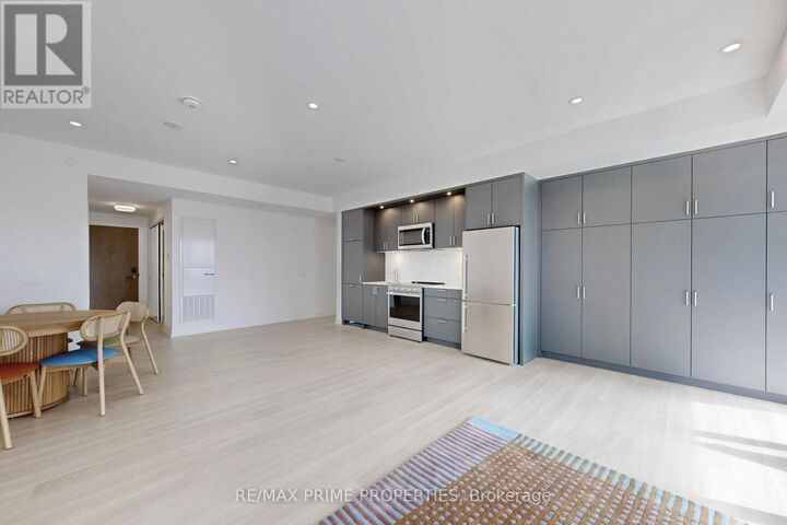 Property Photo: 30 Inn On The Park Drive 2401 ON M3C 0P7
