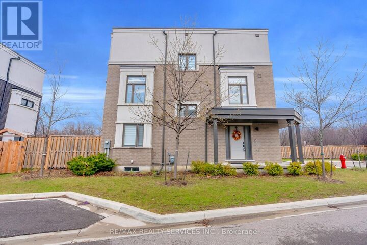 Property Photo:  1801 Mitoff Place  ON L4W 0E8 