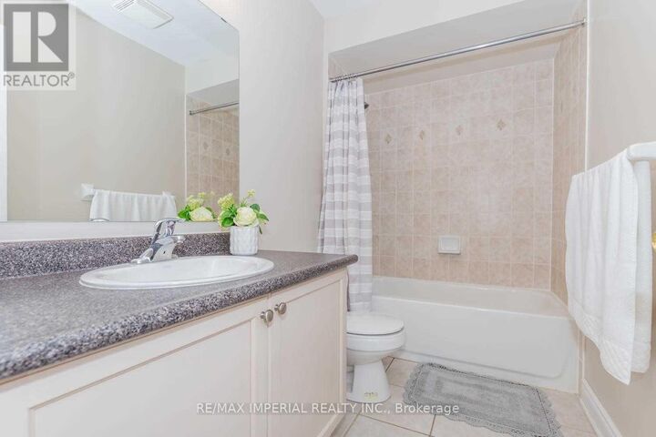 Property Photo:  205 Conover Avenue 1  ON L4G 7W1 