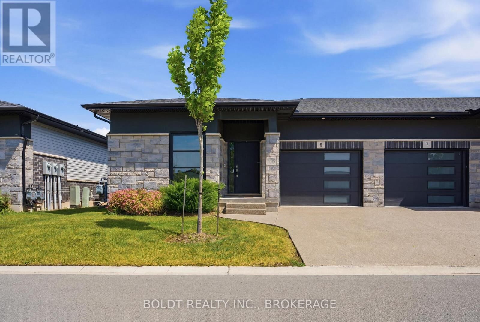 Property Photo:  7138 Parsa Street 6  ON L2H 3W1 
