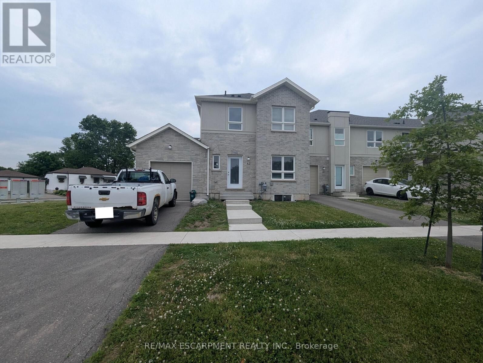 Property Photo:  82 St George Street  ON L3C 5N1 