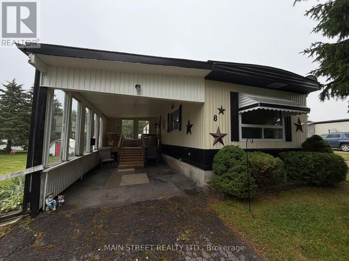 Property Photo: 8 Park Crescent ON K9V 0H5