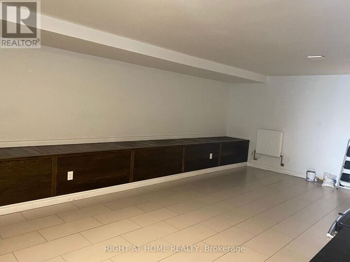 Property Photo: 570 Bathurst Street B ON M5S 2P9
