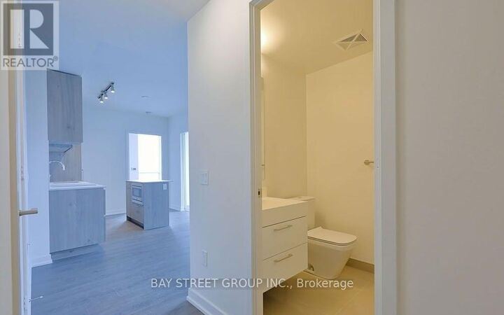 Property Photo:  1 Yorkville Avenue 4008  ON M4W 0B1 