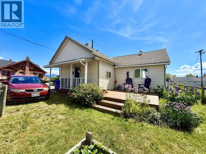 1071 Queen Street — photo 1