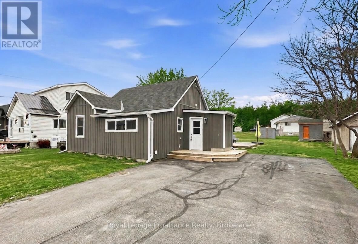 Property Photo:  91 Lywood Street  ON K8N 0N6 
