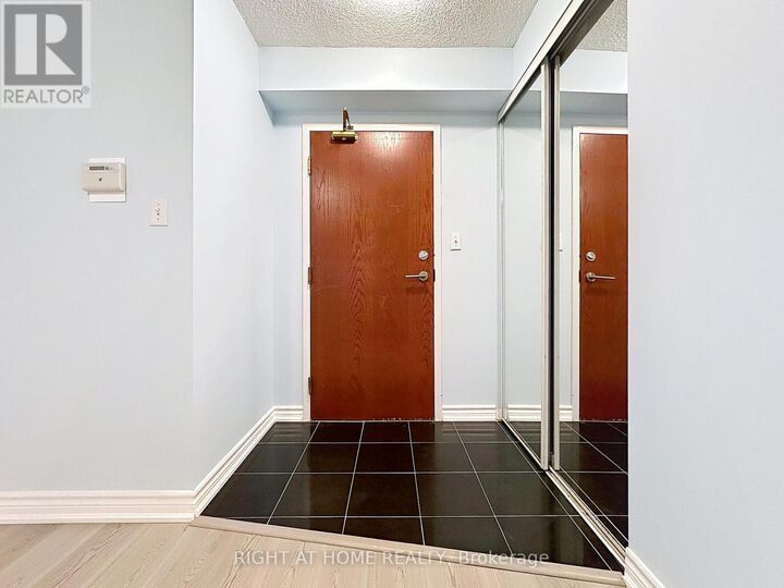 Property Photo:  35 Empress Avenue 2108  ON M2N 6T3 