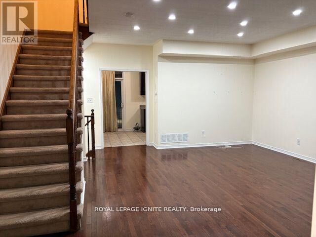 Property Photo:  11 Curran Hall Crescent  ON M1G 0A1 