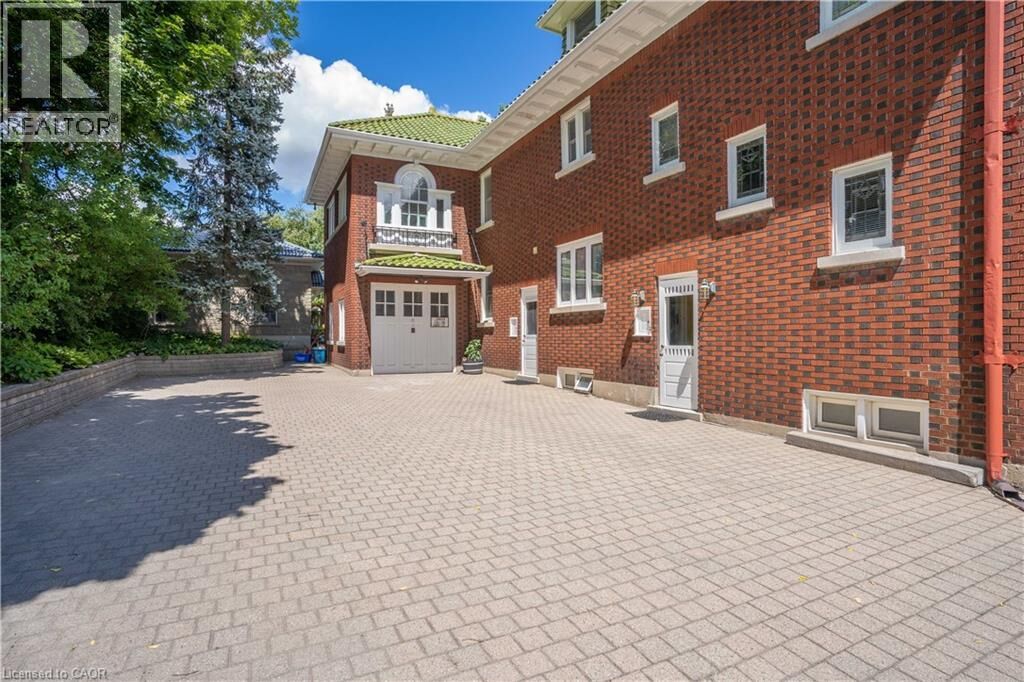 Property Photo: 12 Wellington Street North 2 ON N2H 5J4