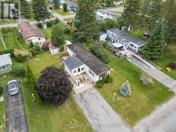 Property Photo:  19 Park Crescent  ON K9V 4R3 