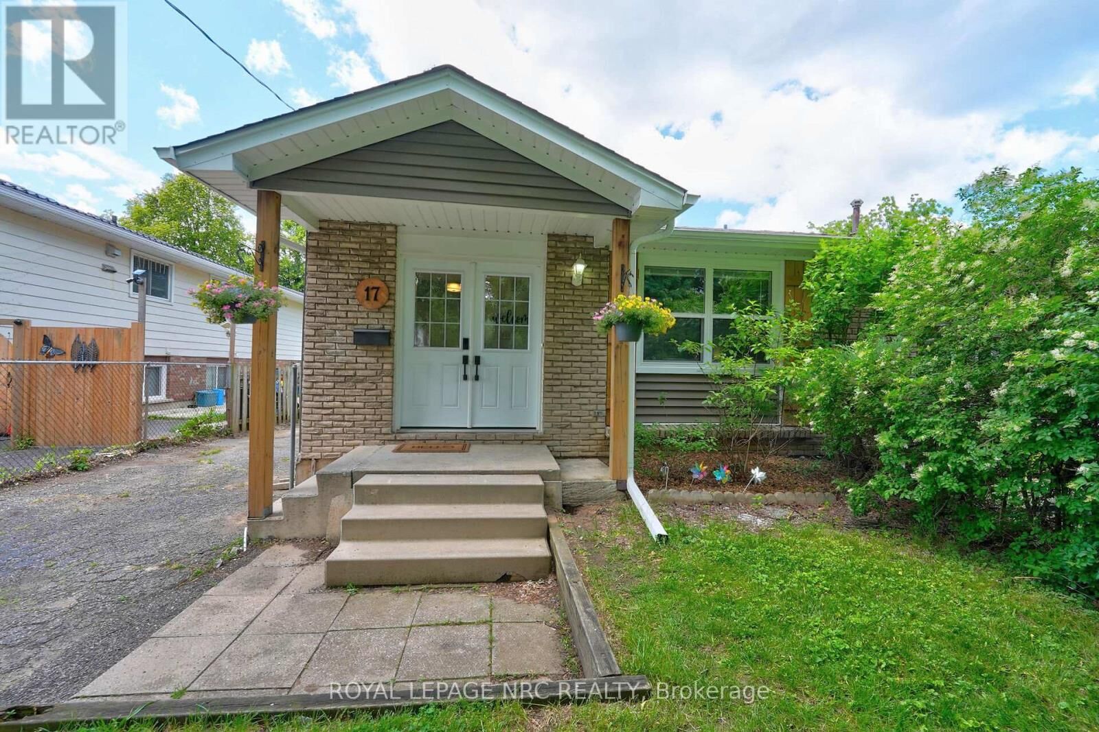 Property Photo:  17 Allan Drive  ON L2N 5S4 