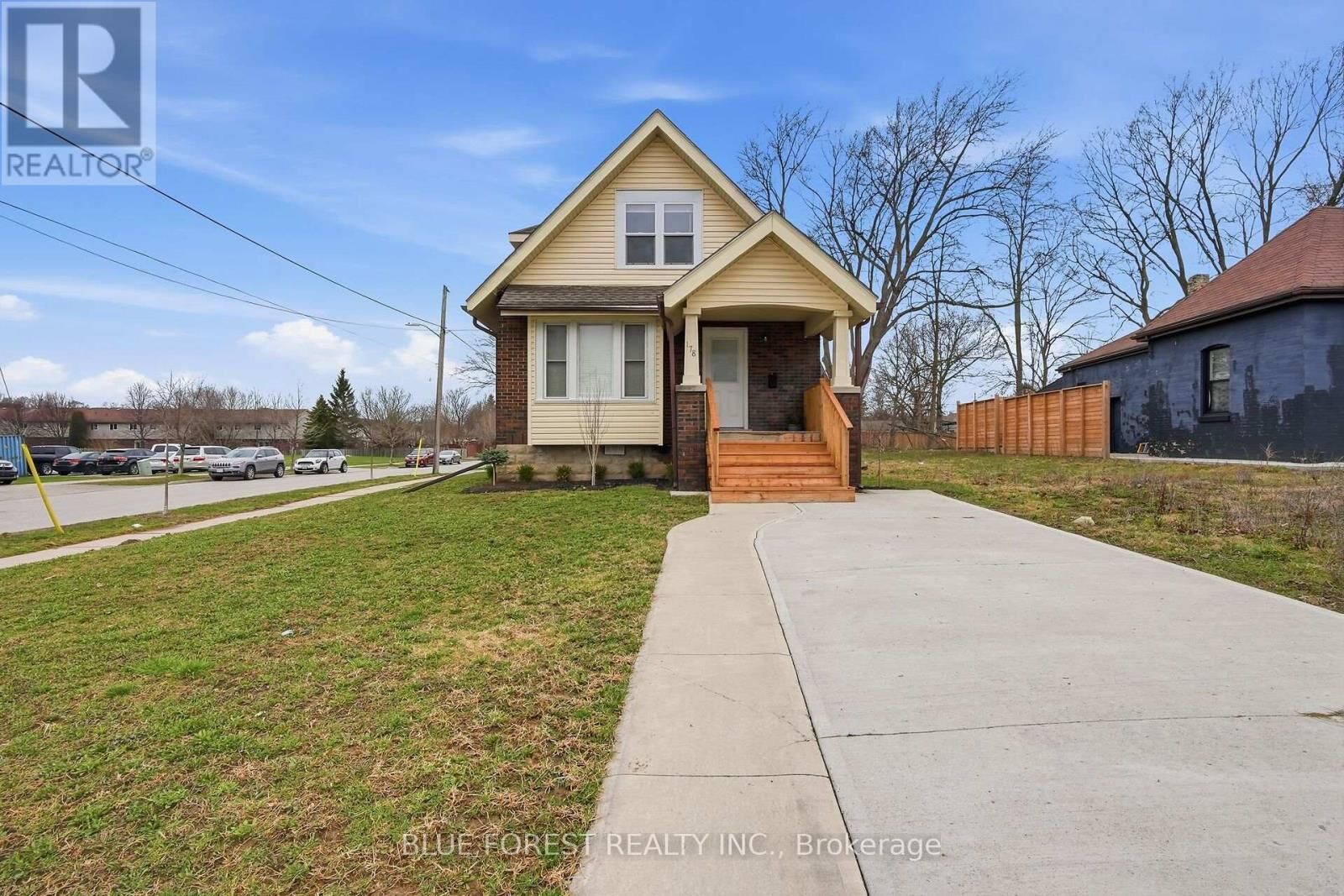 Property Photo:  178 Thompson Road  ON N5Z 2Y8 