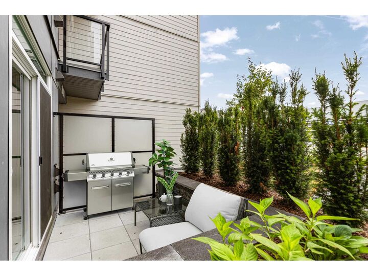 Property Photo: 30494 Cardinal Avenue 106 BC V2T 0M1