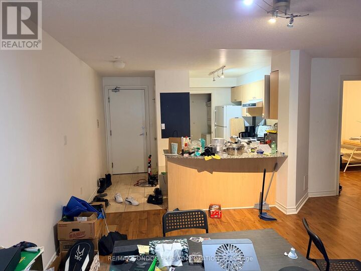 Property Photo: 801 Bay Street 601 ON M5S 1Z1