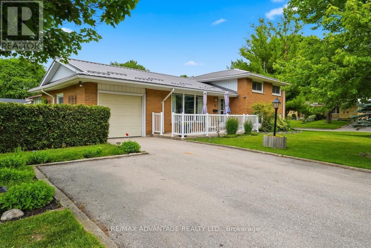 Property Photo:  15 North Almond Place  ON N5Z 4C8 