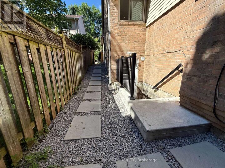 Property Photo:  6 Albery Crescent  ON L4G 5R4 