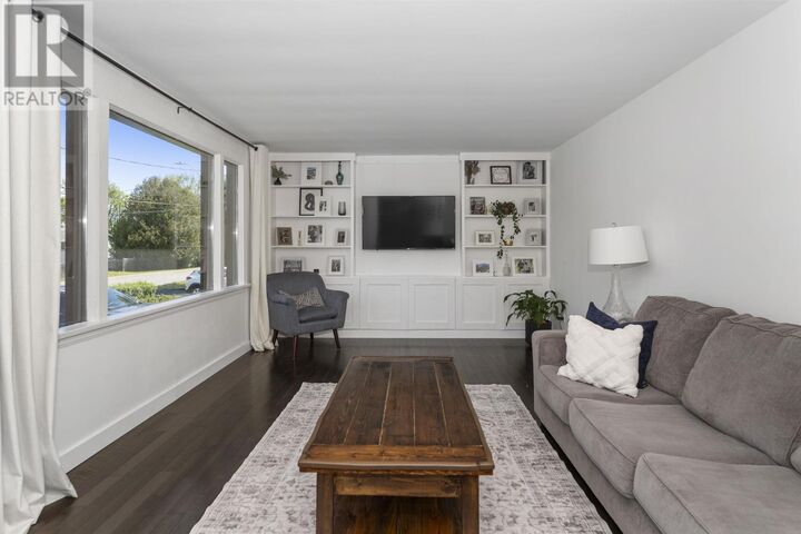 Property Photo:  79 Vera Ave  ON P7A 6T7 