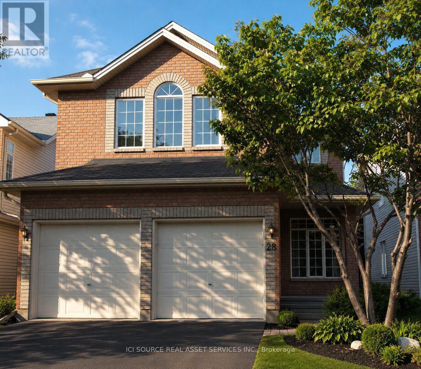 Property Photo:  28 Maricona Way  ON K2T 1H2 