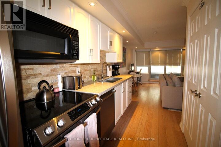 Property Photo: 250 West Wellington Street 1131 ON M5V 3P6