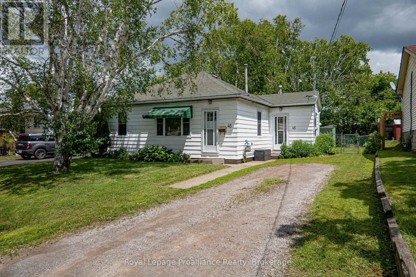 Property Photo:  45 Valleyview Crescent  ON K8P 3E9 