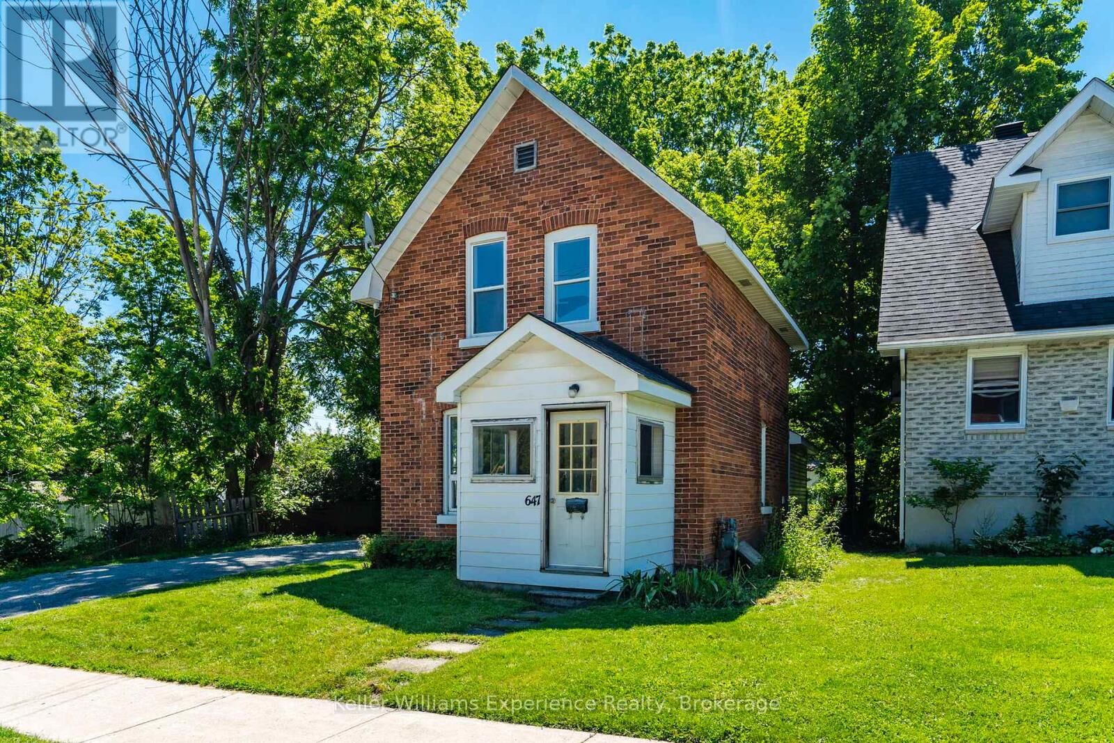 Property Photo: 647 Ottawa Street ON L4R 1B9