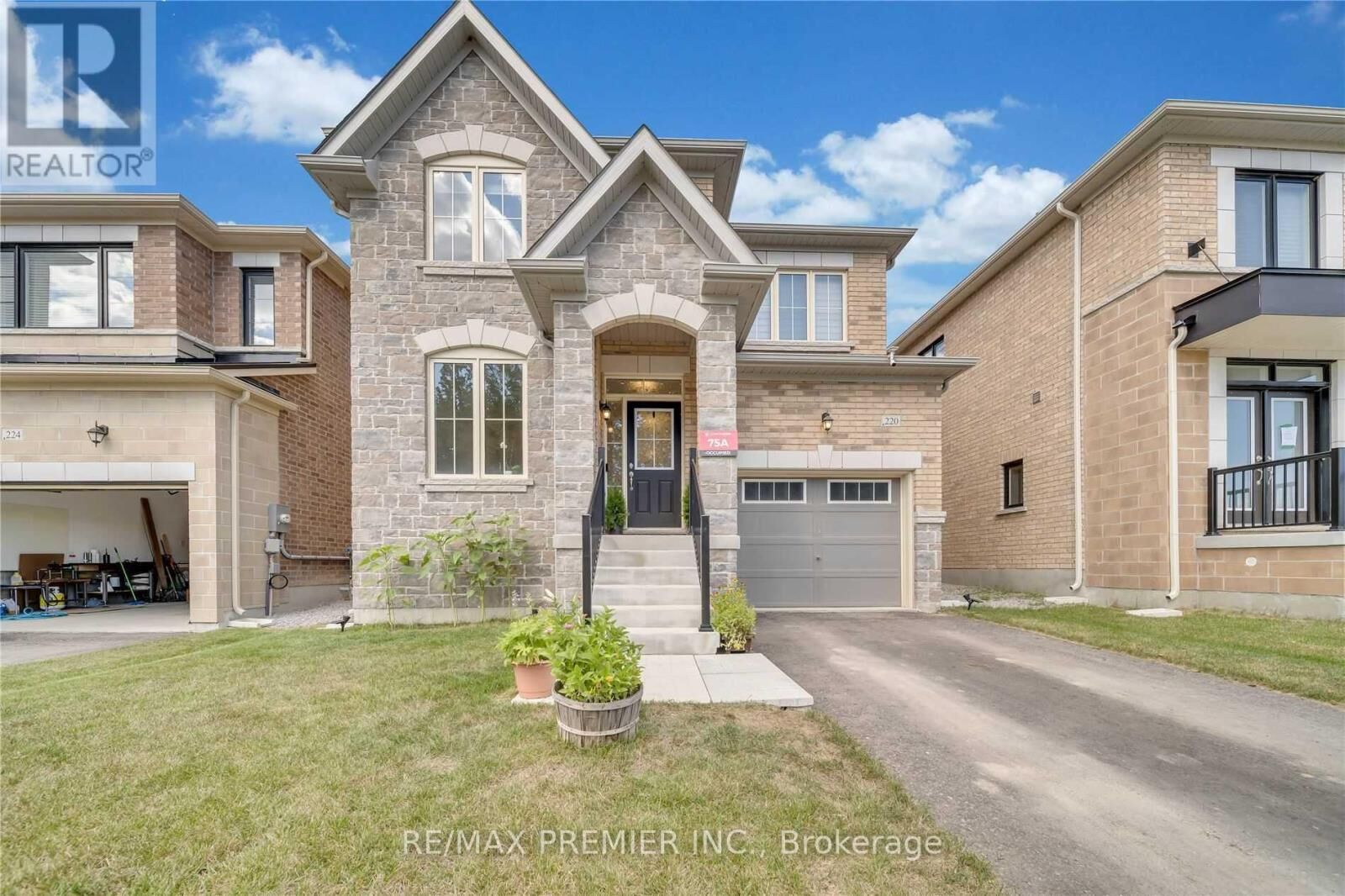 Property Photo:  220 Seaview Heights  ON L9N 0S3 