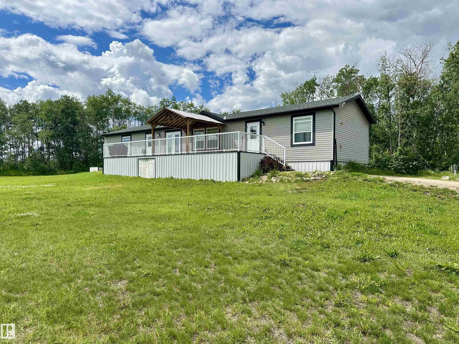 Property Photo:  45015 Twp Rd 624  AB T9N 2J6 