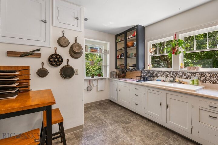 Property Photo: 818 S 7th Avenue MT 59715